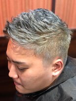 トゥルートラスト オムオム 甲府和戸(True Trust HOMME HOMME)&nbsp;メンズ フェードスタイル アップバング シルバーカラー