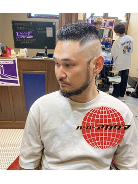 バーバー アカダマ フェード