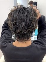 ビカム 名駅(become)&nbsp;【黒髪サーフカールパーマ】センターパートツイストスパイラル