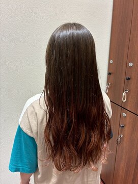 無造作ウェーブ×グラデーションピンクベージュ大人可愛いロング