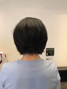 ディーヘアーデザイン(d.HAIR DESIGN) くせ毛ありのショートボブ