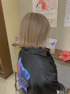 リー ヴィータ 上新庄(Lee Vita) ミルクティーベージュ×透明感×切りっぱなし×ベージュカラー