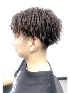 夜髪 柔らかウェーブが優しい雰囲気。ツイストスパイラル