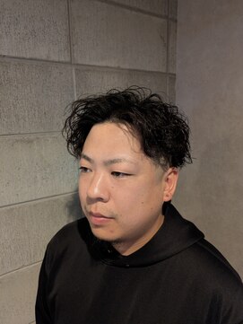 ワンワンオー バーバーショップ コンチネンタル(@110 BARBER SHOP continental) 韓国風センターパートツーブロック
