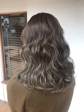 リゴッツ ドゥア プトゥリ(Regottz dua putri) 10代*20代*極細☆ハイライト*アッシュベージュ☆