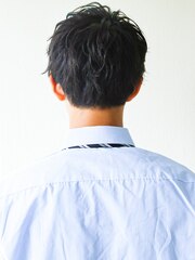 スーツ短髪ツーブロック束感モテる黒髪シークレットパーマ流行