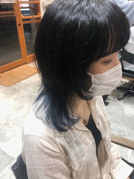 ビヨウシツ ポスタ ネイビー×ウルフカット　正木ゆかり