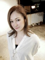 ナナカバイミーツハンド(nana.ca by meetsHAND)&nbsp;耳かけくびれミディ × 切っぱなし