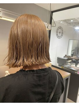 フェイバーバイリフ(FAVOR by Ref.) 切りっぱなしボブ×ミルクティーベージュ