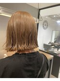 切りっぱなしボブ×ミルクティーベージュ