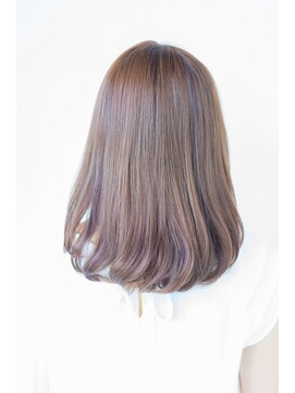 イヴァルヴ(EVOLVE) 立体感ふわふわボブ×20代30代大人可愛い小顔スタイル