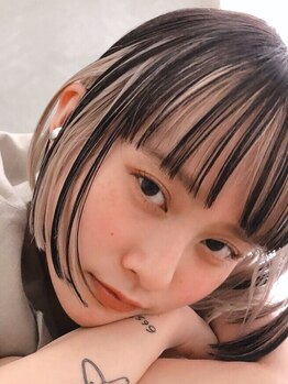 シアン(SYAN)の写真/《モデルや美容師も惚れ込む》SYAN独自の、柔らかさと透明感あふれるデザインカラー。日常に馴染みやすい◎