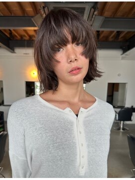 シアター(CIARTOR) 扱いやすさ◎厚めのバングにゆるパーマ