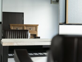 カート(cart)の写真/[メンズ特化salon]美容室が苦手な方へ。完全マンツーマンの心地よいプライベート空間で癒やしの時間を。