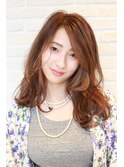 クールフェミニン二面性の大人の甘さを控えたフェミニンスタイル