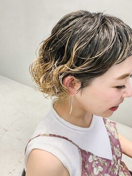 トゥコ(tuco) パーマ ショートボブ 耳掛け オン眉