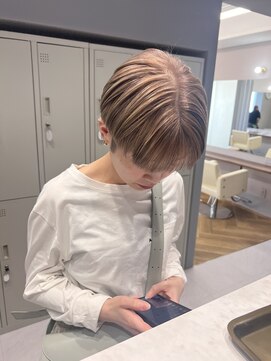 シカ 神戸三宮元町店(Cica) ブリーチ ハイトーン マッシュショート 刈り上げショート 三宮