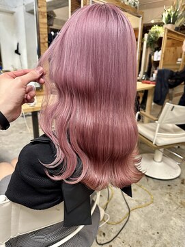 ウィークエンド(WEEKEND) 韓国アイドル風ペールピンク