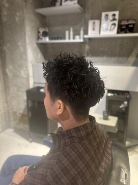 フランクスバーバーザスタンド(Frank’s barber the stand) メンズスパイキーショートピンパーマスタイルT