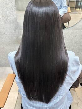 ペム(pem)の写真/自然なストレートの縮毛矯正で、クセを取りながら自然なストレートに♪毛先まで潤うサラ艶髪に。