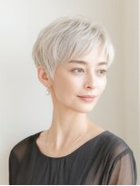 シオミエイチタルミ(shiomi H TARUMI)&nbsp;【プラチナショート】ホワイトアッシュ×ピクシーカット