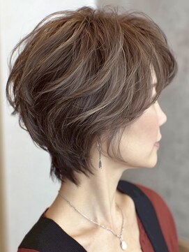 ハーツ(Heart's) 大人ショート　白髪ぼかし　脱白髪染め　ハイライト40代50代60代