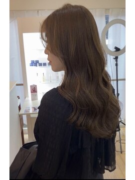オラ ボーテ(Aura Beaute) ブリーチなしグレージュカラー×レイヤーカットでイメチェンヘア