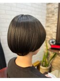 ショートボブ/ニュアンスカラー/センターパート/ブルージュ