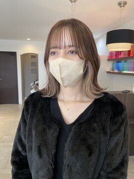 グランドール リュクス(Grandoll Luxe) ベージュイヤリングカラー×外ハネミディアム