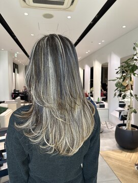 ステア ケース(stair case) チャンキーハイライト　90年代　ブロンド　レイヤースタイル