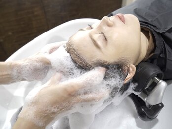 トレヘアー 京都 烏丸(tRe hair)の写真/【京都烏丸/徒歩2分】"20代から始めるヘッドスパ"血行促進でくすみや疲れ顔とおさらばできる！