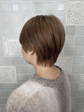 トリエラ 池袋(TRIELA) グレーベージュxショートウルフ