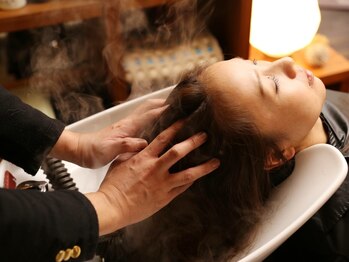 ヘアーサロンサバス(SAVAS)の写真/頭皮と髪のケアで美髪へ…。日々の疲れを癒し、心も体もリラックス♪頭皮から健康な美艶ヘアへと導きます。