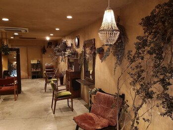 カミトハナの写真/お花に囲まれた落ち着いた空間が大人女性からも大好評◎癒しのサロンタイムをお過ごしください。