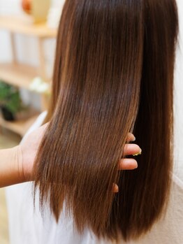 フラッフィーヘアー(FLUFFY hair)の写真/ぴんと張った不自然なストレートではなく、自然に馴染むストレートを提案《オーガニックカラー/髪質改善》