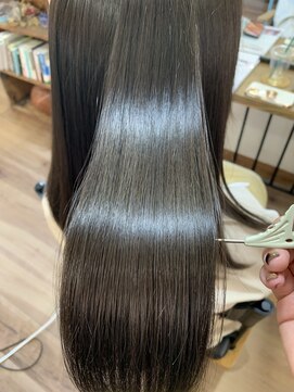 ホワイト(WHITE HAIR@NICOLA) 超高濃度水素髪質改善