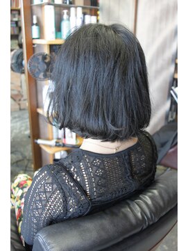 オーバーキャプテンネイキッド(OVER CAPTAIN NAKED) パーマを活かしたスウィングボブ