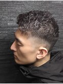 外国人風パーマフェードスタイル
