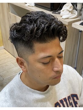 グルーマーズトウキョウ(GROOMER/S TOKYO) スペインカール　アップバング　メンズ　ハードパーマ