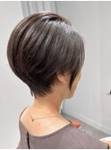 白髪を生かした耳掛けショート◎30代40代50元町美容院脱白髪染め
