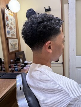 フォーコーナーズ(Four Corners) テーパーフェード/スパイキーショート/バーバー/フェード