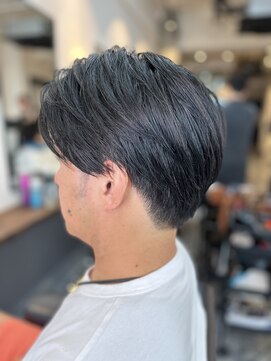 テイラー(TAILOR) 襟足スッキリ、流して自然と収まるメンズショート