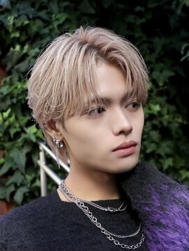 オーシャントーキョーウエスト 心斎橋 (OCEAN TOKYO WEST) メンズヘアセンターパートミルクティーベージュカラー