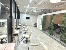 UTGの雰囲気（こだわりの照明で仕上がりも美しく映える空間です。）