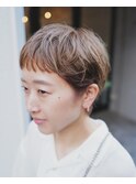 透明感ベージュのベリーショート