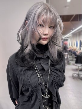 ソル ジングウマエ(SOL JINGUMAE) ホワイトシルバーと黒のデザインカラー