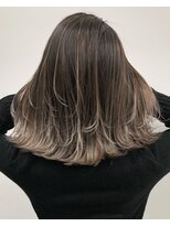 アライブ キチジョウジ(ALIVE Kichijoji)&nbsp;エアータッチバレイヤージュ白髪ぼかし／ケアブリーチハイライト