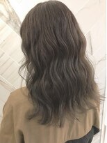 【Zina 銀座中央通り】透明感×ヌーディーカーキグレージュ