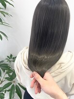 ミラ 新宿(MILA)&nbsp;オリーブグレージュ/艶ハイトーン/くすみカラー/ミントアッシュ