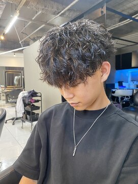 アイズ 海老名(AIZU) リッジスパイラルパーマ波巻きスパイラルパーマメンズマッシュ